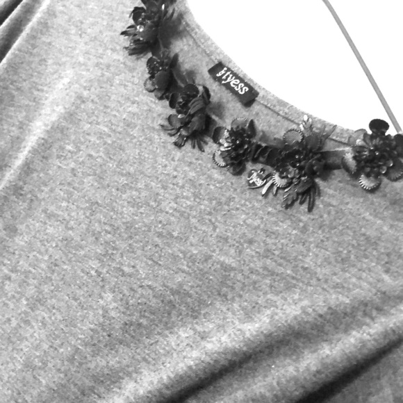 Beautiful dress - Picture 3 of 4